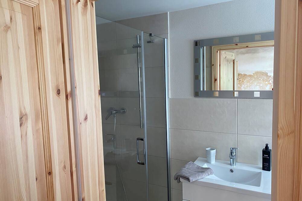 Ganze Wohnung, Doppelzimmer mit Gemeinschaftsküche in der Hofpause in Cossebaude, Dresden