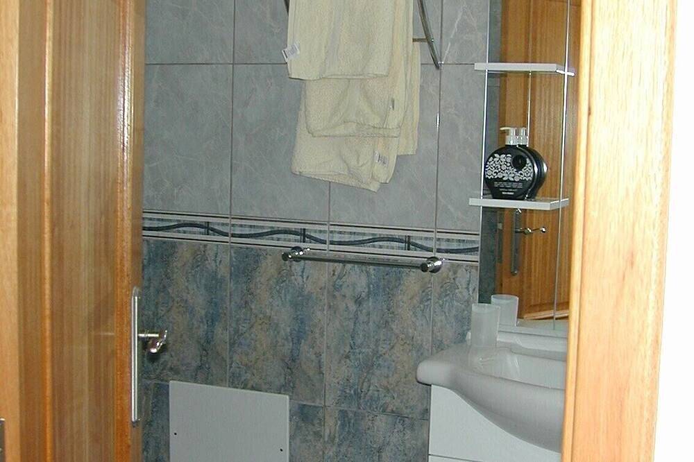 Große Luxusvilla, beheizter Pool, Spiel- / Fitnessraum, Meer- und Bergblick in Pináculo, Ribeira Brava