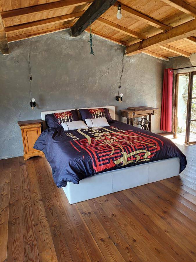 Location de vacances pour 2 personnes, avec jardin ainsi que vue et terrasse, animaux acceptés à La Brigue - 4
