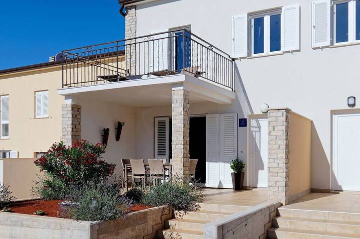 Ferienhaus für 6 Personen, mit Garten und Whirlpool sowie Balkon, mit Haustier