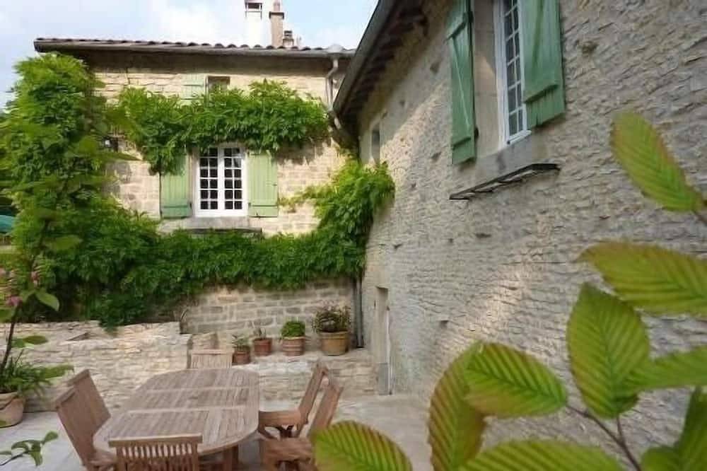 Unterkunft: restaurierte Mühle aus dem 15. Jahrhundert umgeben von einem wunderschönen 2 Ha großen Garten. in Thonnance-lès-Joinville, Haute-Marne