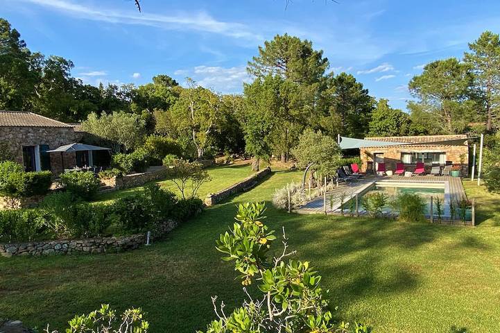 Location de vacances pour 10 personnes, avec jardin dans Office de Tourisme Porto Vecchio Sud Corse
