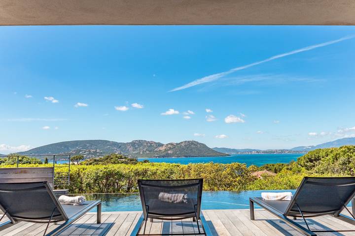 Villa pour 10 personnes, avec piscine ainsi que terrasse et jardin à Lecci - 2