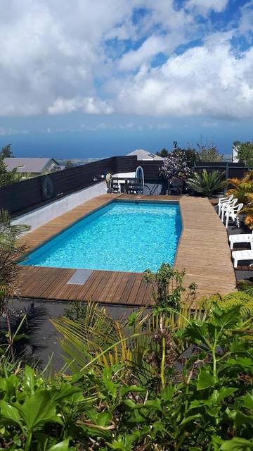 Maison d’hôte pour 3 personnes, avec vue ainsi que jardin et piscine à Le Tampon (Réunion)