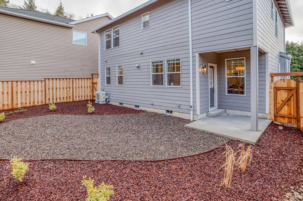 Modernes Netarts Neues Gebäude mit 3 Schlafzimmern und vollständig eingezäuntem Hof, tierfreundlich! in Netarts, Tillamook County