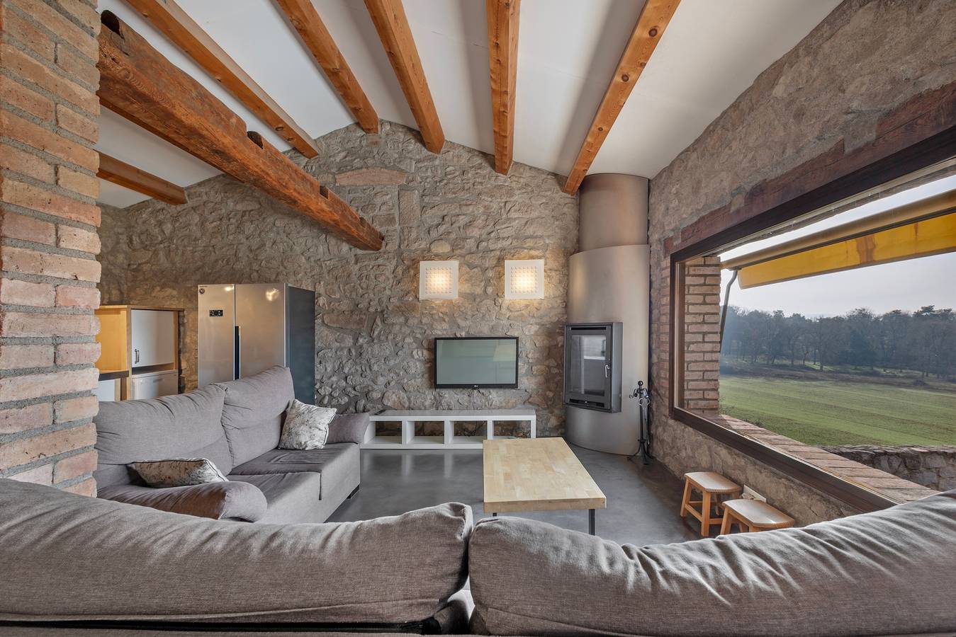Maison de campagne 'El Baluard De Ferreres' avec vue sur les montagnes, piscine partagée et Wi-Fi in Olvan, Pyrénées espagnoles