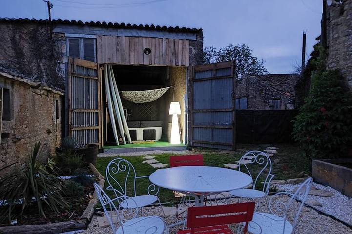Gîte pour 8 personnes, avec Jacuzzi et Terrasse