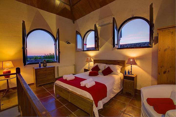 Chalet para 12 personas, con vistas además de piscina y jardín, Se admiten mascotas en Aljarafe - 4