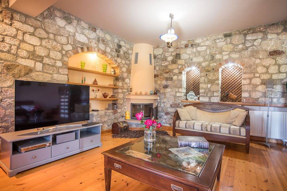 Villa Primavera mit Pool und Meerblick / 7pax in Achaia