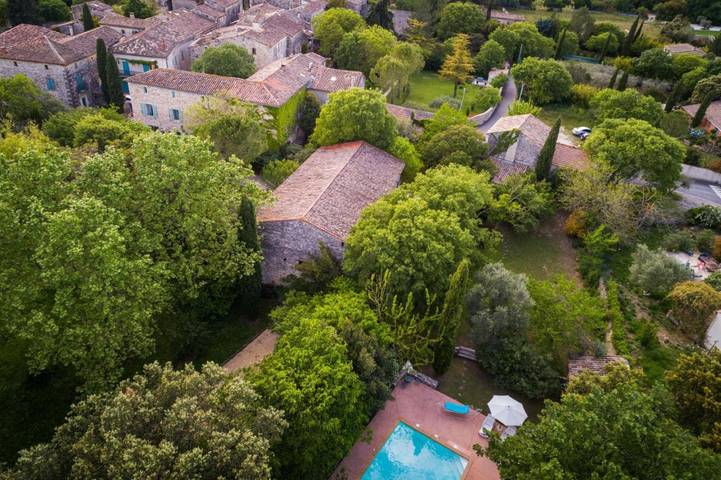 Chambre d’hôte pour 2 personnes, avec jardin ainsi que piscine et vue à Aubussargues