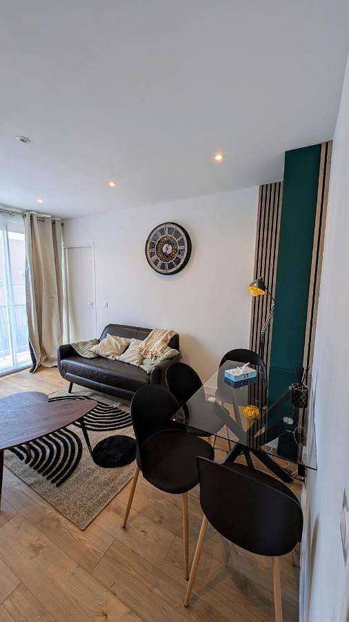 Appartement entier, Three-Bedroom Apartment in Pontoise, Val-d'Oise