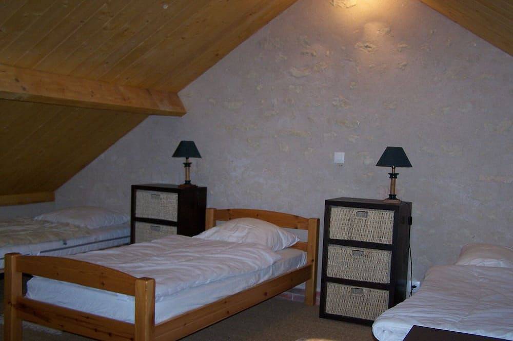 Maison de campagne, près d'Amboise et châteaux, balançoires et jardin in Dierre, Région de Tours