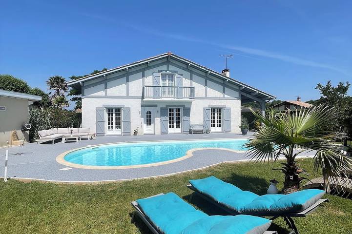 Location de vacances pour 8 personnes, avec balcon et jardin à Saint-Martin-de-Hinx