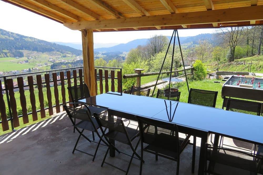 La maison jaune a cleurie  accessible aux personnes handicapé in Cleurie, Région d'Épinal