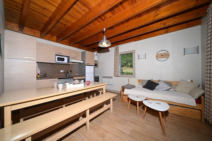 Apartamento entero, Apartamento 'Arreau'xygène Dúplex 7-9 pers. con vistas, piscina y Wi-Fi in Arreau, Pirineos franceses