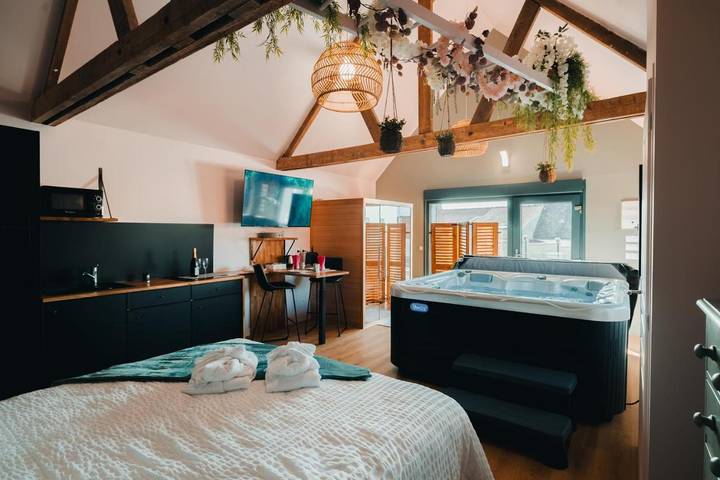 Maison d’hôte pour 2 personnes, avec Jacuzzi et Terrasse ainsi que Jardin et Sauna à Samer