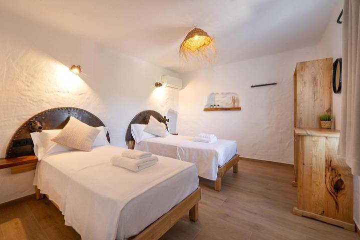 Casa rural para 15 personas, con Terraza y Piscina en Colomera - 4