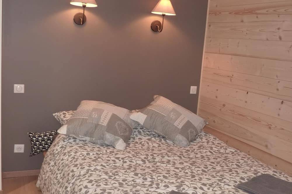 Appartement entier, Appartement 3 étoiles, 9 couchages,  dans chalet authentique savoyard in Sainte-Foy-Tarentaise, Région d'Albertville