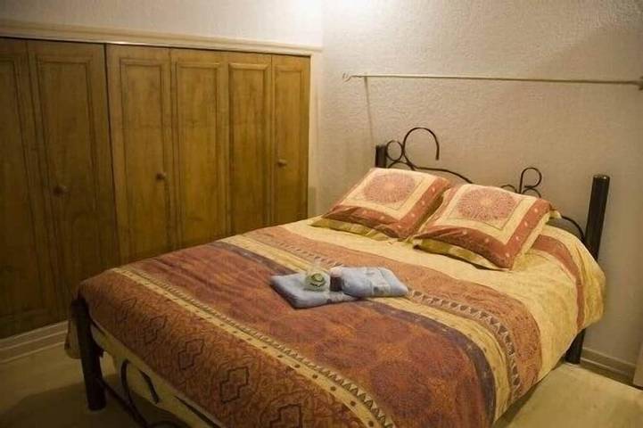 Gîte pour 4 personnes, avec piscine ainsi que balcon et jardin à Châteaurenard - 2