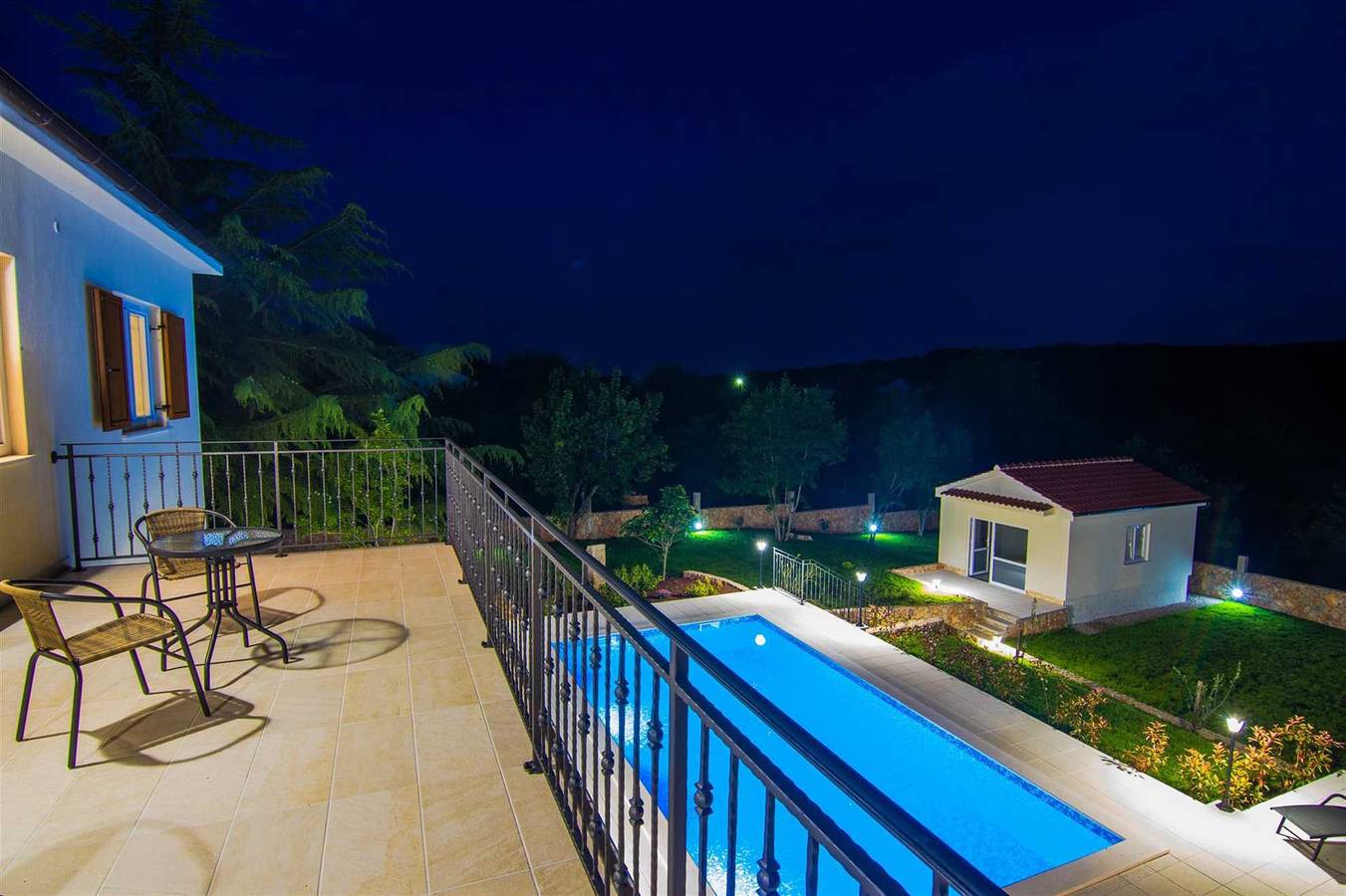Villa Cedar mit großem Pool und Sommerküche in Gostinjac, Krk