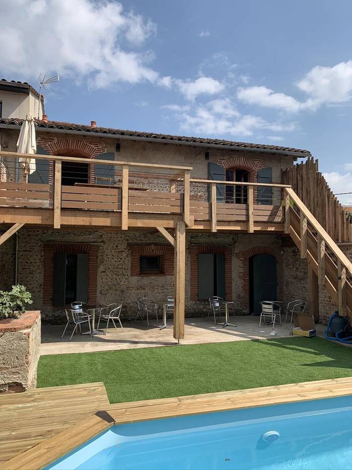 Gîte pour 10 personnes, avec piscine ainsi que terrasse et jardin à Mazères