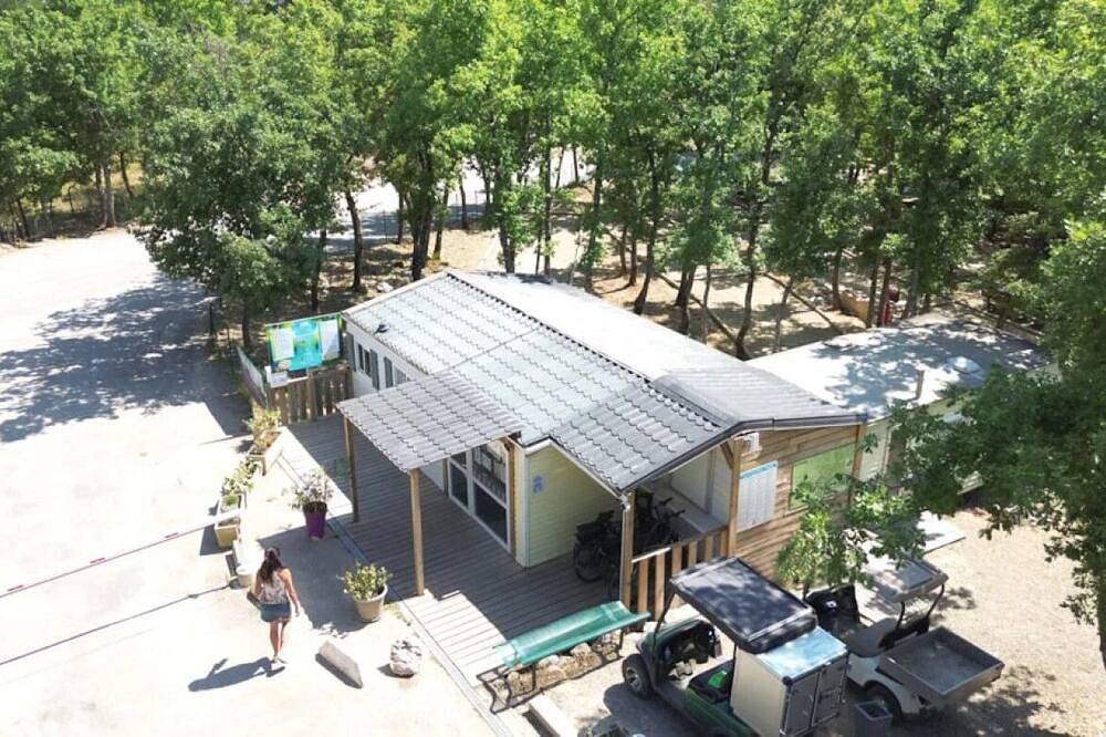 Zecamping 3* pet friendly mobil-home clim 19m2 4 pers in Bauduen, Région de Brignoles