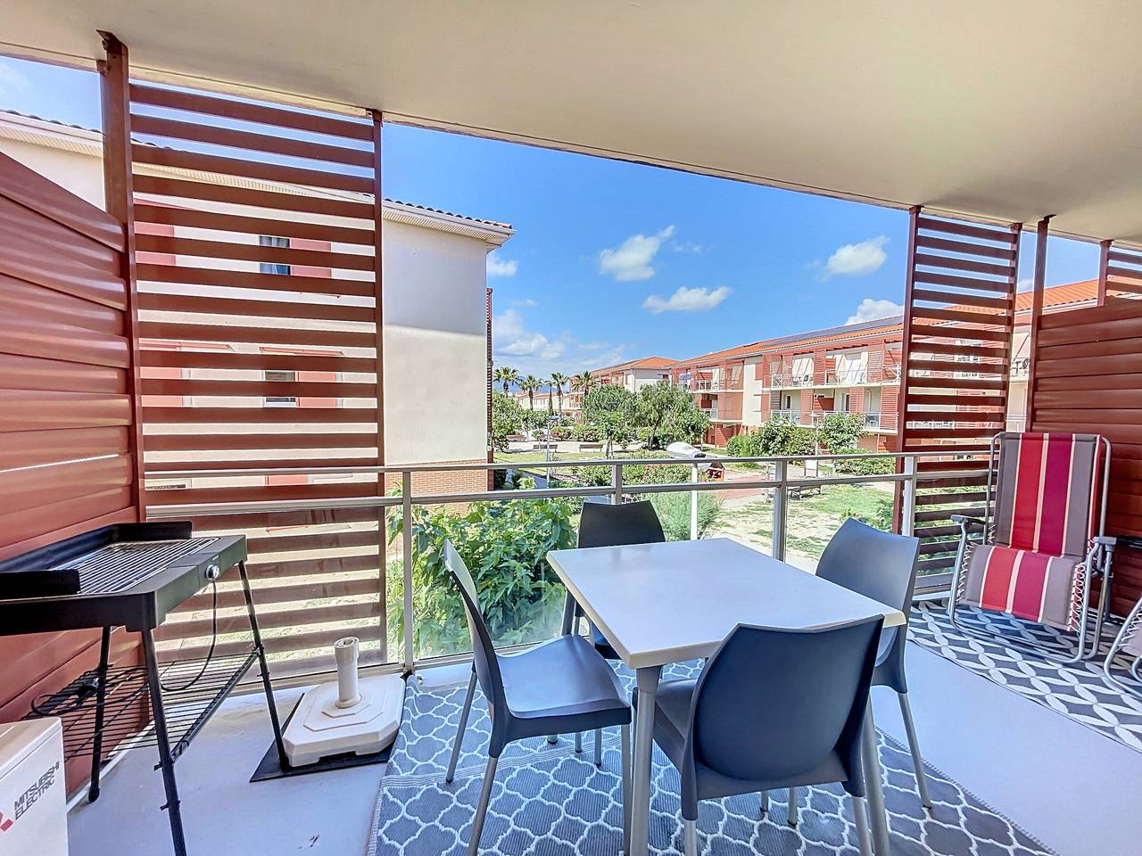 Entire apartment, Charming Apartment with Terrace, A/C, and Pool Access near Mediterranean Beach in La Côte Vermeille, Argelès-sur-Mer