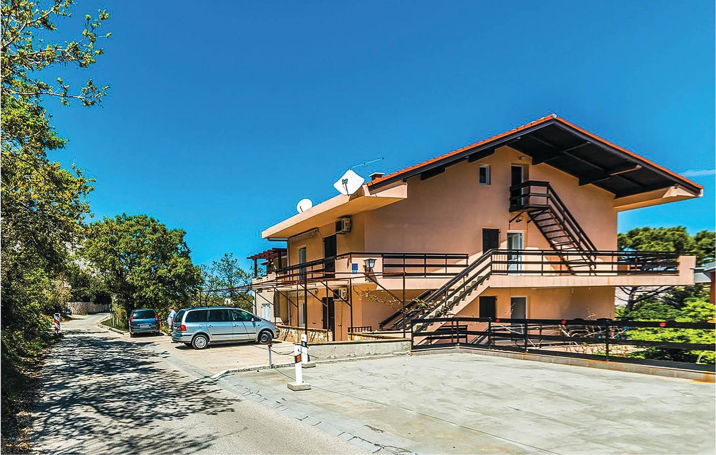 Ganze Ferienwohnung, Gemütliche Ferienwohnung mit Terrasse, 600 m vom Strand Dubrava entfernt in Pag Stadt, Pag