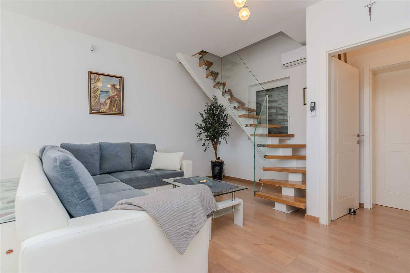 Entire apartment, For 6 persons | 350 m from beach | Apartment in a quiet area in Nin, Zadar