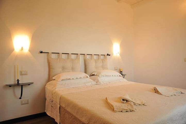 Appartamento intero, Delightful country house, Private Pool,garden and free parking in Sarzana, Parco Naturale Regionale di Montemarcello-Magra-Vara