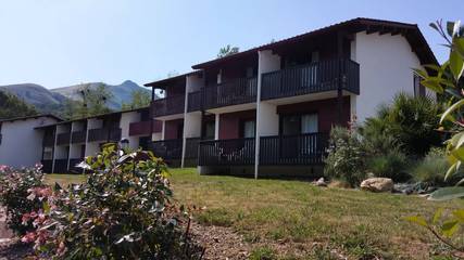 Gîte pour 4 personnes, avec piscine à Saint-Étienne-de-Baïgorry