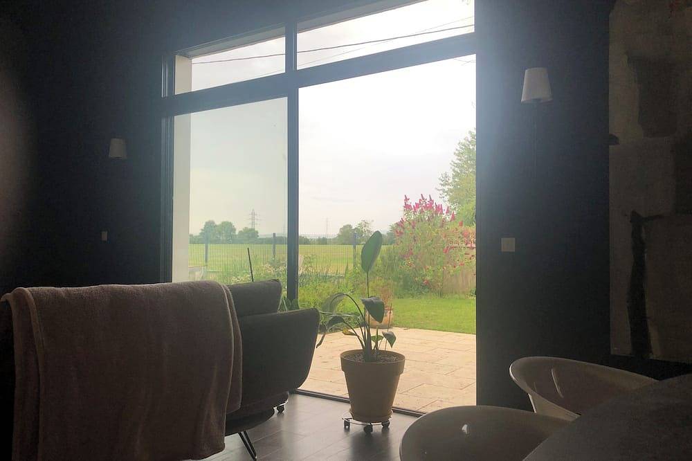 Renovated farmhouse with garden and swimming pool in Saint-Denis-lès-Bourg, Región de Bourg-en-Bresse
