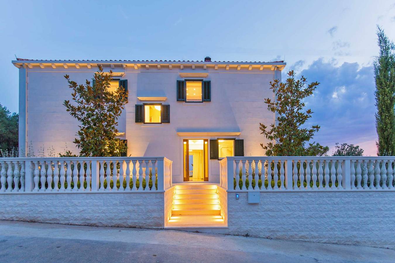 Beautiful Dubrovnik Villa | 5 Bedrooms | Villa Gold Dubrovnik | Stylish Furnishings & Wonderful Sea Views | Orasac in Orašac, Grad Dubrovnik