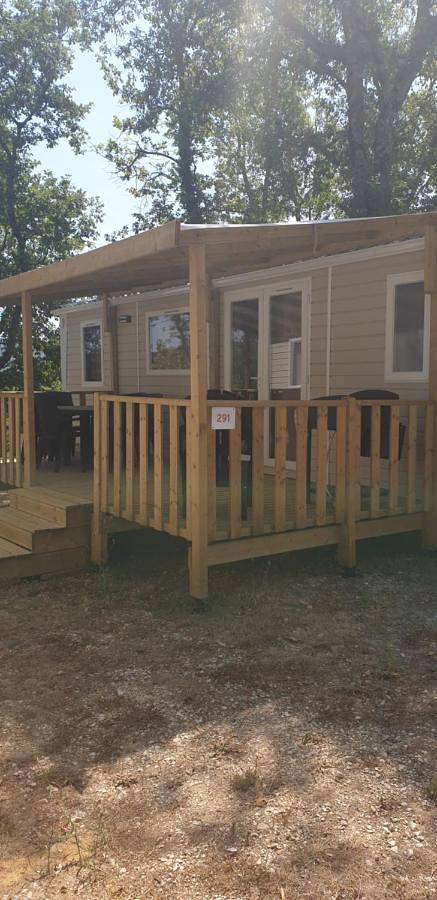 Vakantiewoning voor 6 personen, with Whirlpool and Terras as well as Tuin and Zwembad in Pradons