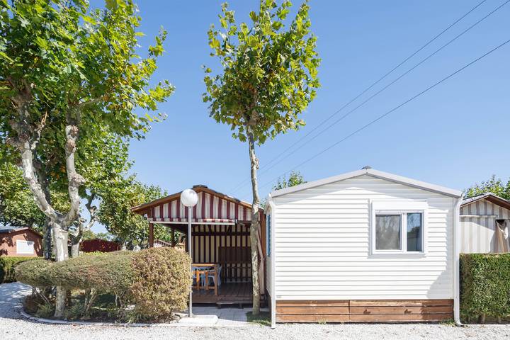 Gîte pour 6 personnes, avec bassin pour enfant et jardin, animaux acceptés à O Grove