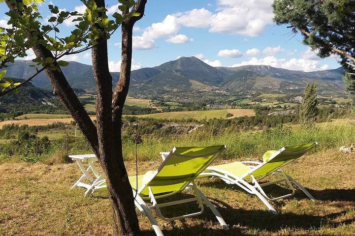 Location de vacances pour 5 personnes, avec Terrasse et Jardin à Verclause