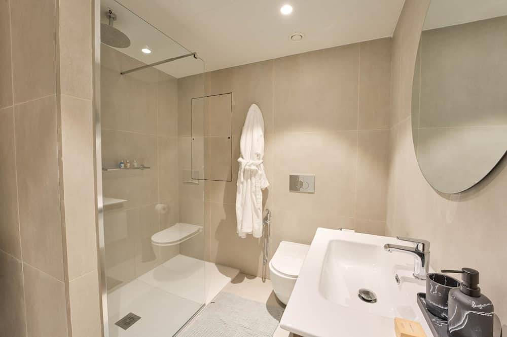 Geheel appartement, Modern Mercury Suites Apartment With Rooftop Pool in Paceville, San Giljan