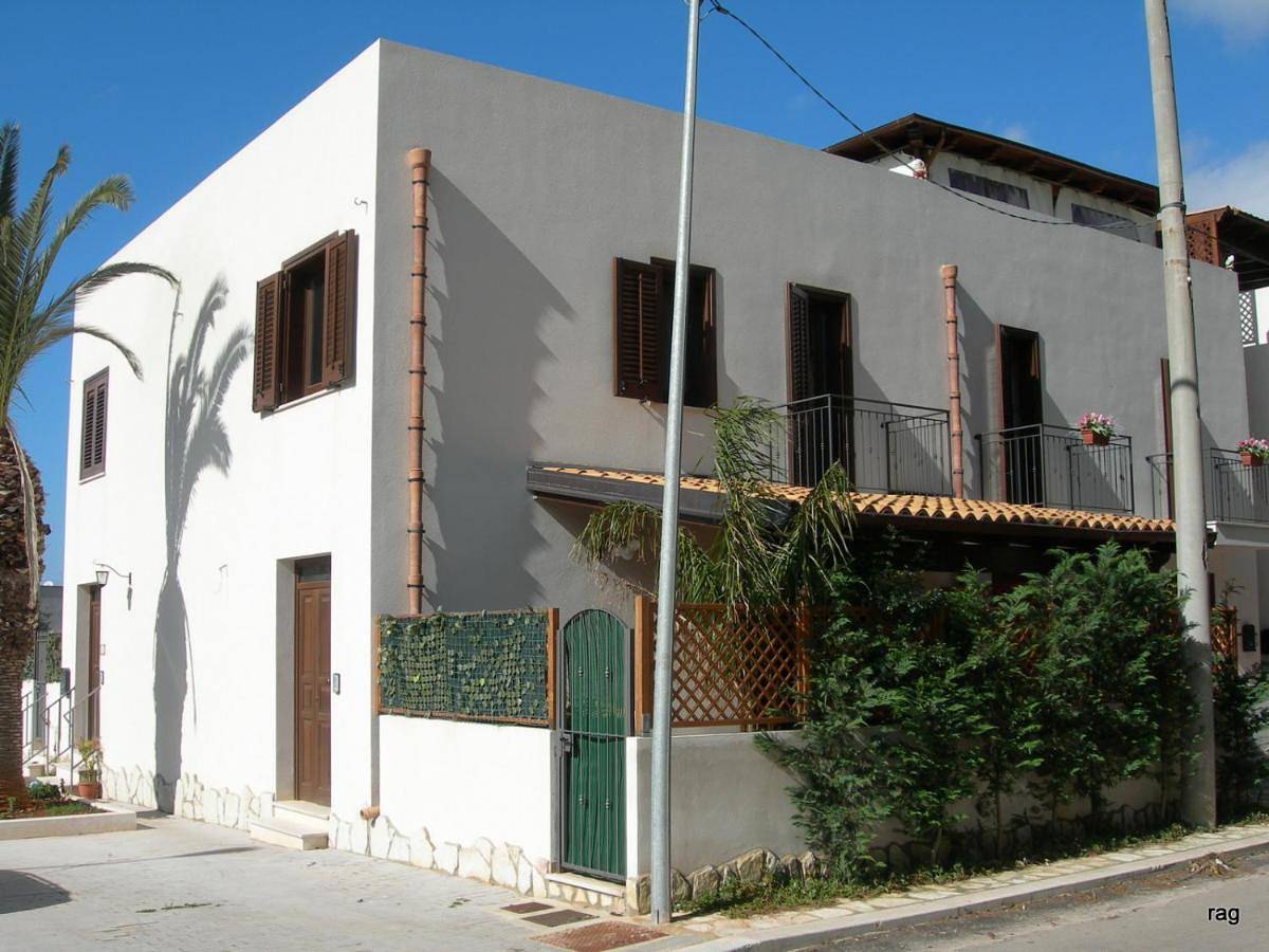 Oasi del Sole - sun and sea - Orange house in Castelluzzo, San Vito Lo Capo