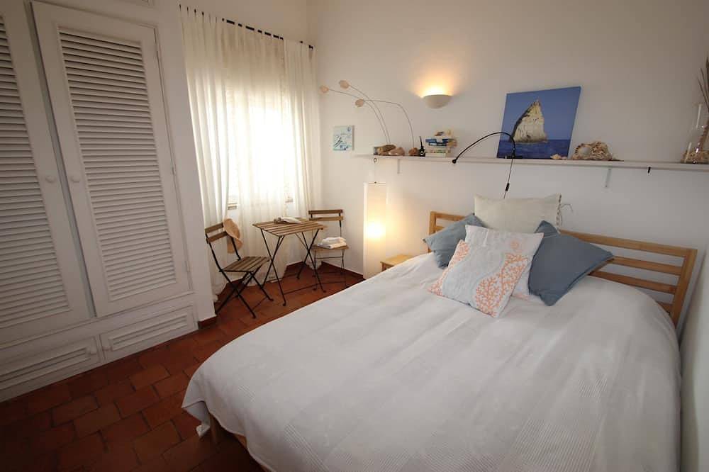 Lovely 2 bed Bungalow,tranquil gardens, 600m to sea, A/C in lounge and bedrooms in Albufeira, Faro Distrikt