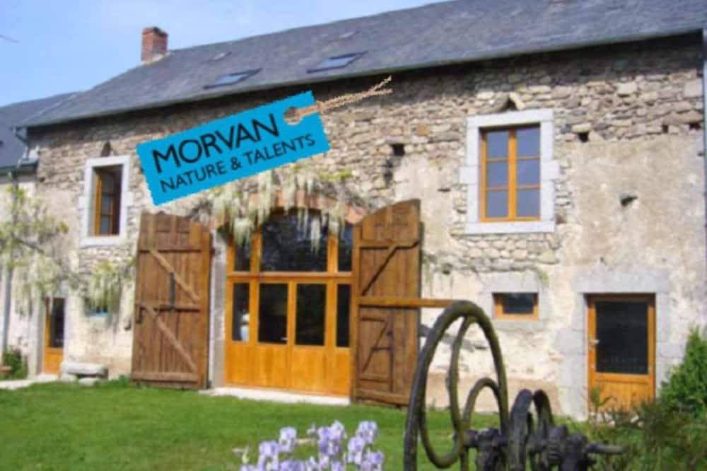 Gites Les Hâterons \"Morvan Nature et Talents\" in Quarré-les-Tombes, Parc naturel régional du Morvan