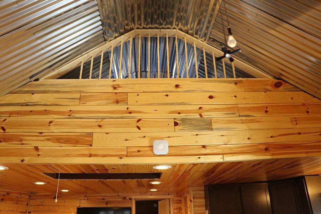 Private Hot Tub Cabin Higgins Lake-Fire Pit-Pet Friendly-Walk to Beach in Higgins Lake