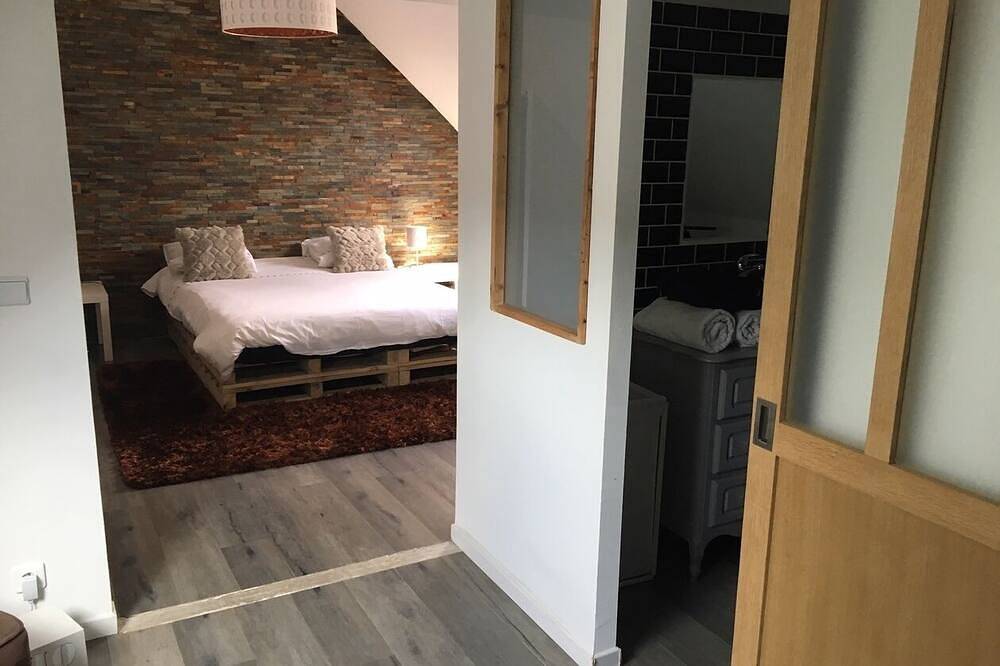 Chambre double supérieure 'G' in Bruyères-et-Montbérault, Aisne