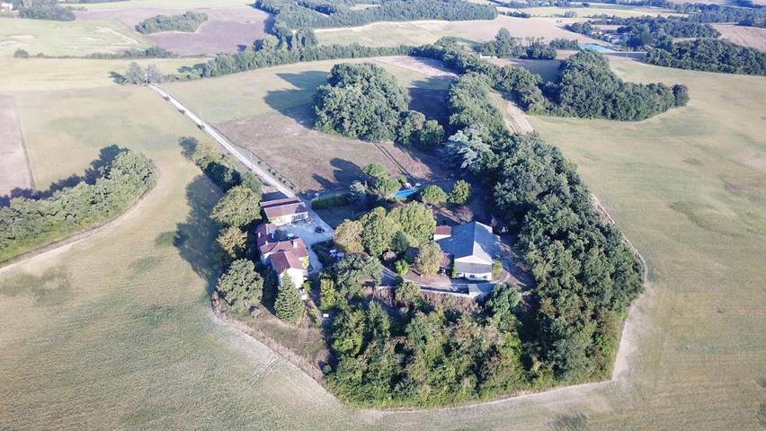 Chambre d’hôte pour 8 personnes, avec piscine ainsi que vue et jardin dans le Gers - 2