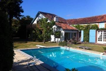 Agriturismo pour 14 personnes, avec jardin à Sarron
