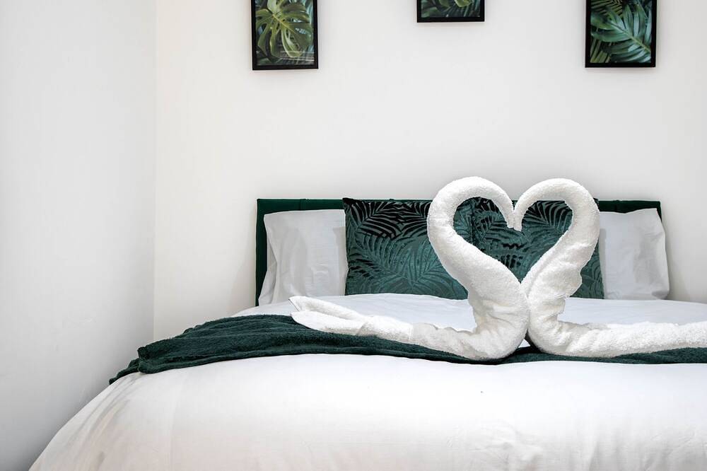 Big 4-Bed House in Haydock | Ideal for Work Crews in St Helens, Nordwestengland