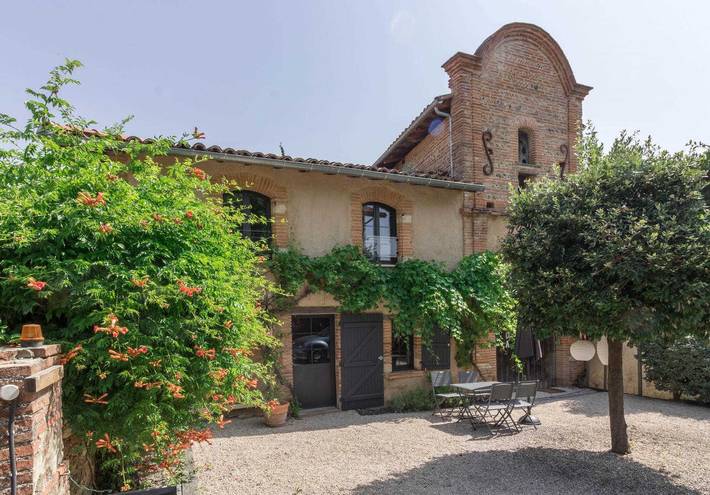 Gîte pour 4 personnes, avec piscine ainsi que jardin et terrasse