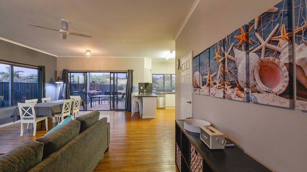 27 Osprey Way - Beobachten Sie den Sonnenaufgang oder setzen Sie sich auf die 2 oberen Decks in Exmouth, Western Australia