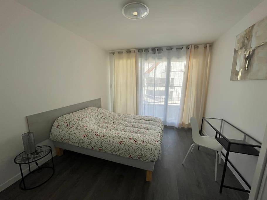 Appartement entier, Two-Bedroom Apartment in Longjumeau, Essonne