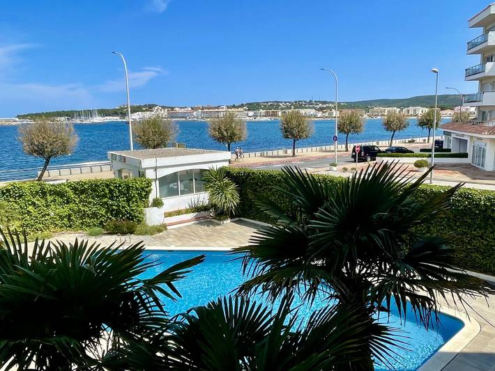 Ganze Wohnung, Geräumige Ferienwohnung in L'Escala für 6 Personen mit Gemeinschaftspool, nahe Strand und Supermarkt in l'Escala, Oberampurien