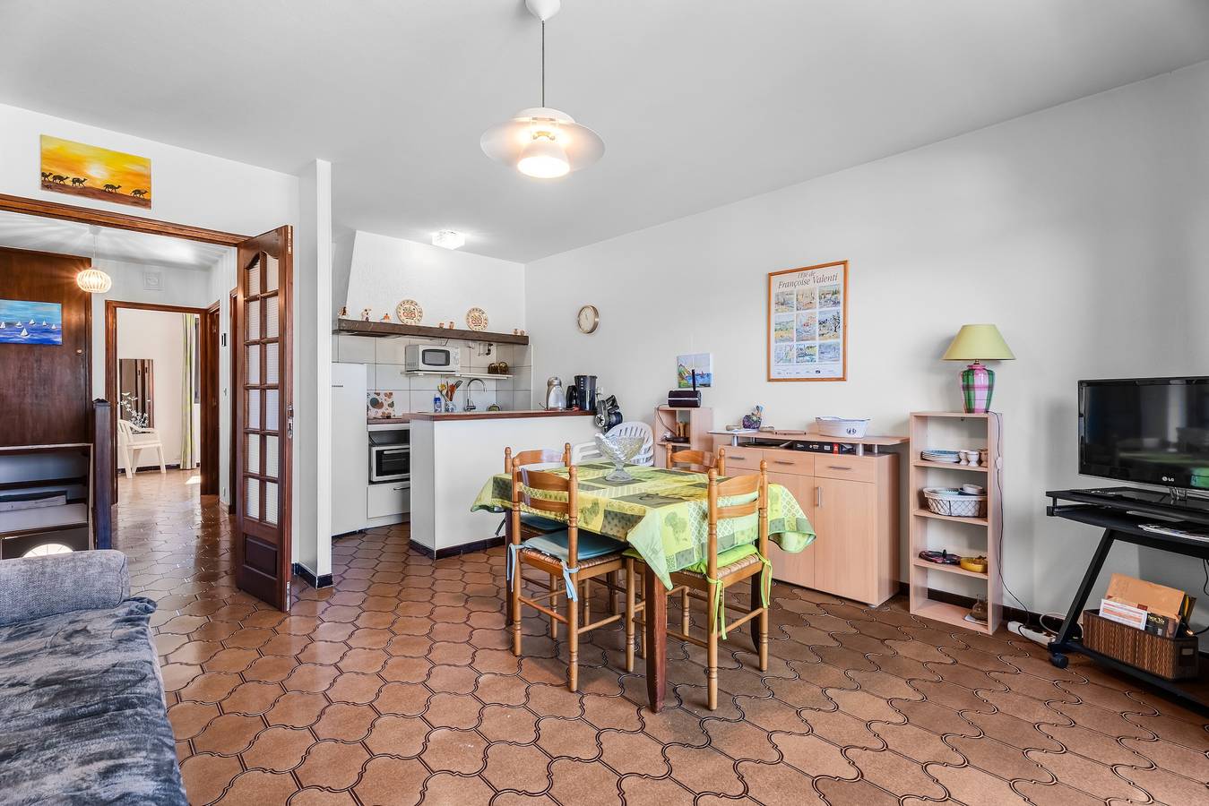 Apartamento entero, Apartamento con aire acondicionado a 100 m de la playa con terraza privada in Le Brusc, Six-Fours-les-Plages
